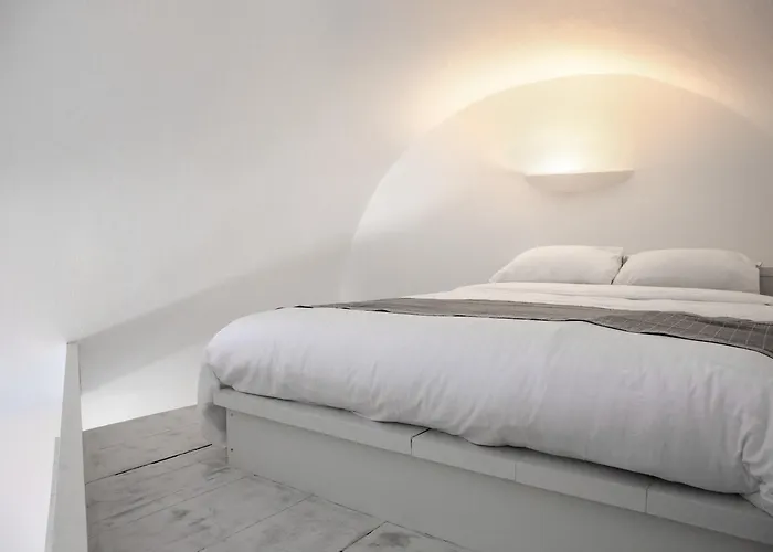 Honeymoon Petra (adults Only) 5* Imerovigli (Santorini)